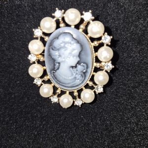 Elegant Cameo Brooch with Pearls